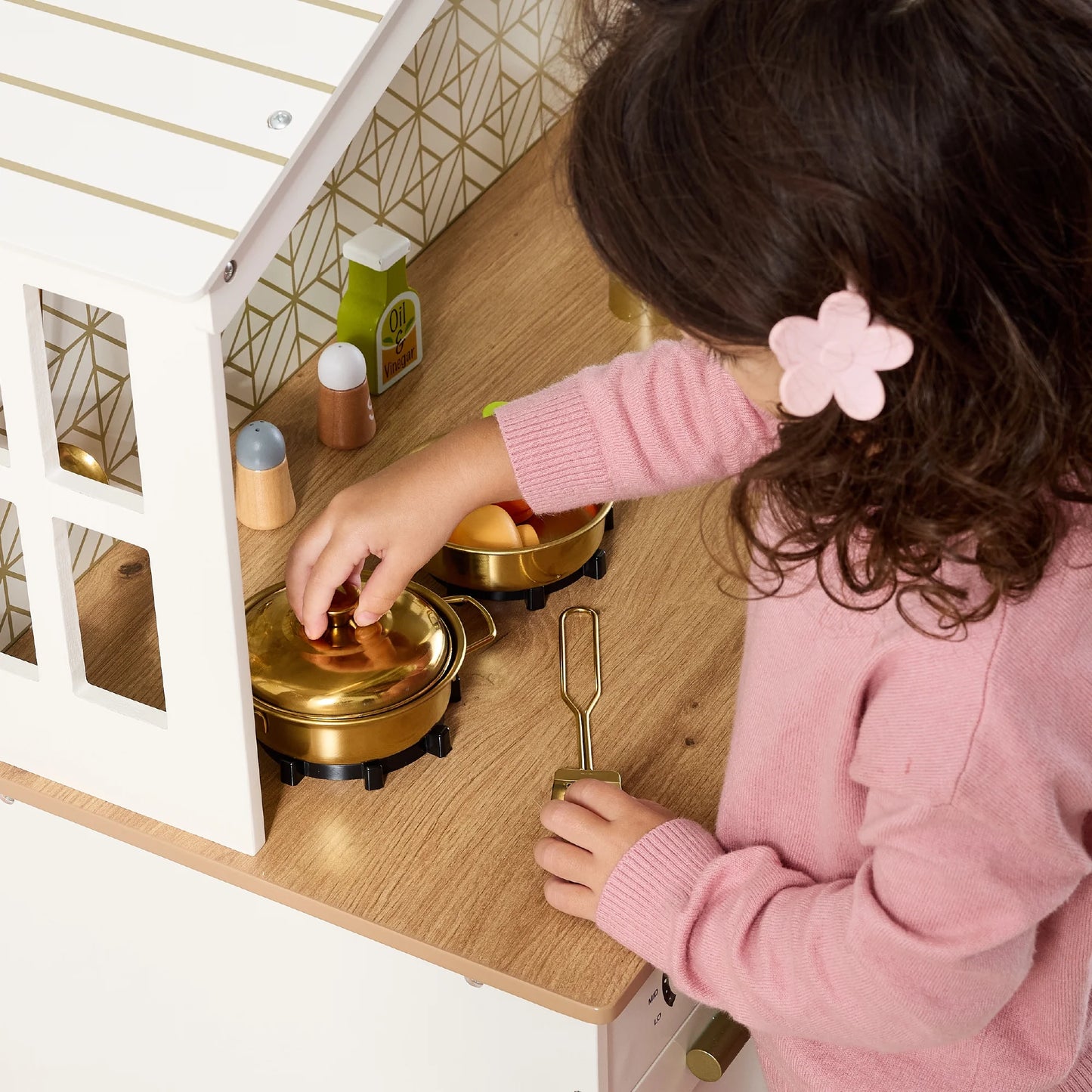 Pretend Play Wooden Farmhouse Kitchen Set W/ Storage, Clicking Knobs, 5 Accessories - Cream